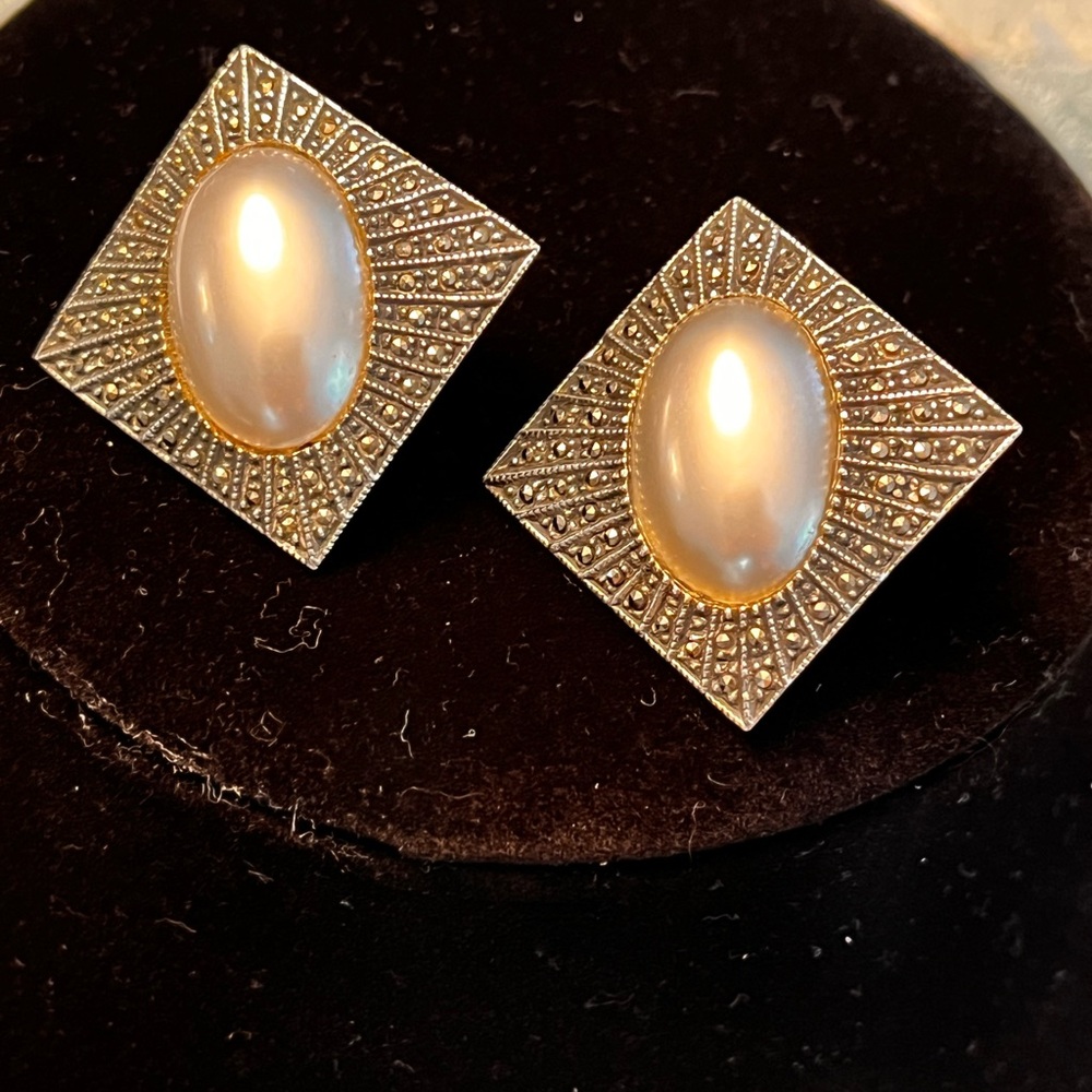 VINTAGE Judith Jack Sterling and faux pearl marcasite necklace and earrings. - Picture 3 of 10